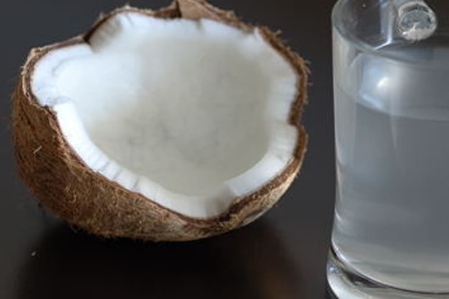 Ocho razones para consumir agua de coco
