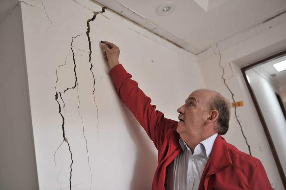 Las grietas alcanzan hasta los 23 centímetros / Luis Ángel - El Espectador