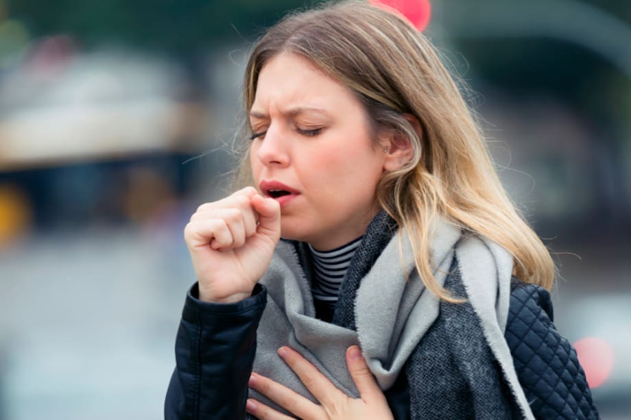 Existen algunas diferencias fundamentales para distinguir la rinitis alérgica del resfriado común. Te contamos.