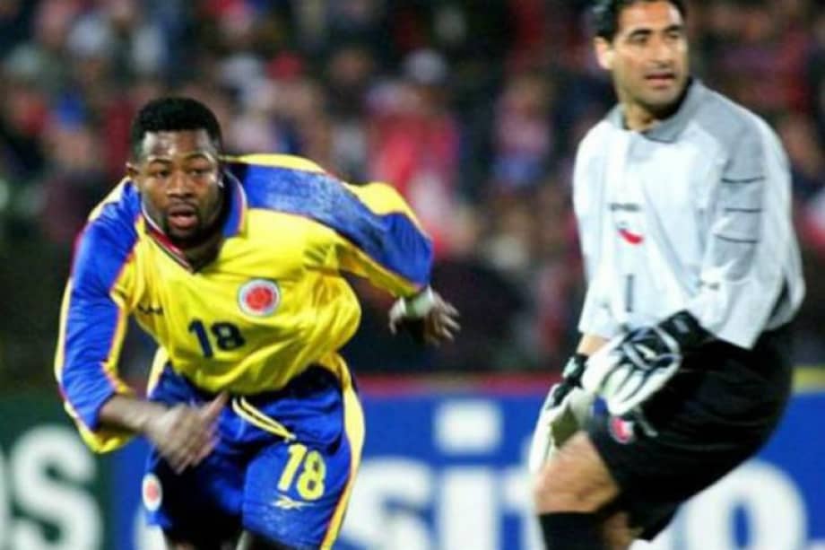 Jairo Castillo celebra el único tanto de la Selección Colombia contra Chile para las eliminatorias de Core y Japón 2002. Foto: Archivo