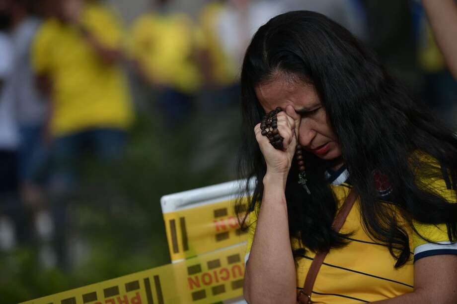 Tras ver que el resultado en las urnas en segunda vuelta fue diferente al que mostraban las encuestas la tristeza de sus seguidores se apodero de las principales calles de Bucaramanga.