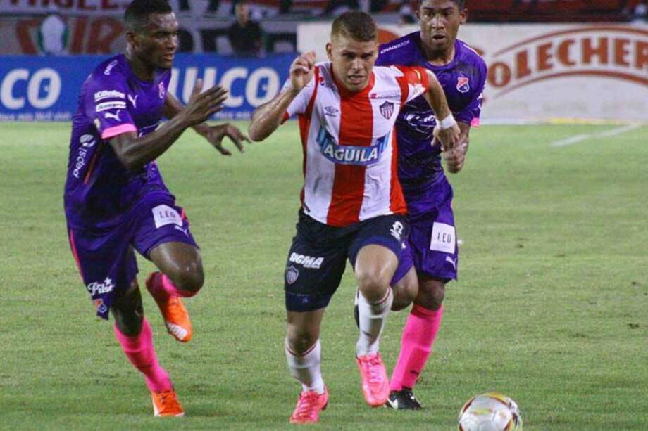 Gustavo Cuéllar (c) en un partido con el Júnior. Foto: Facebook: Junior Club SA