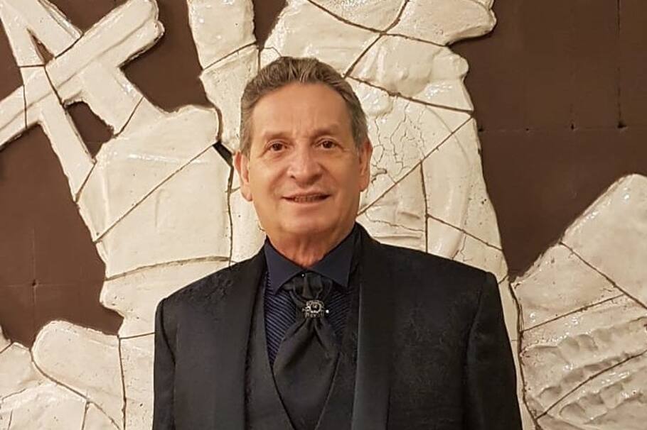 El Rey del Despecho quien falleció anoche, vivió varias tragedias en su familia que le hicieron pensar algunas veces en quitarse la vida. Esta es su historia.