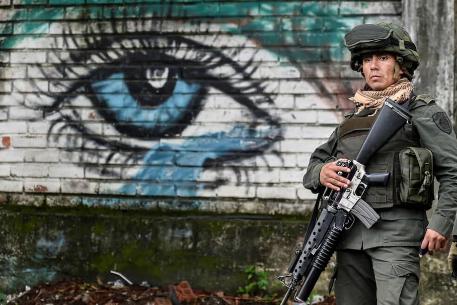 Cientos de personas protestan desde el 21 de noviembre en Bogotá y otras ciudades de Colombia. / EFE