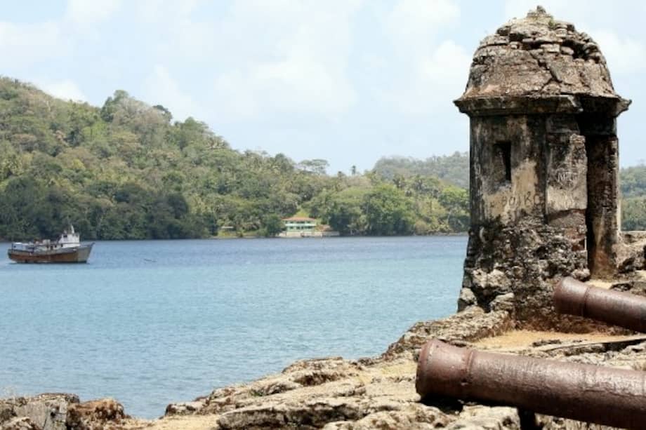 Encontré en Portobelo, Panamá, un monumento al abandono. Del esplendor a que hacen referencia las crónicas de Indias casi no queda piedra sobre piedra.