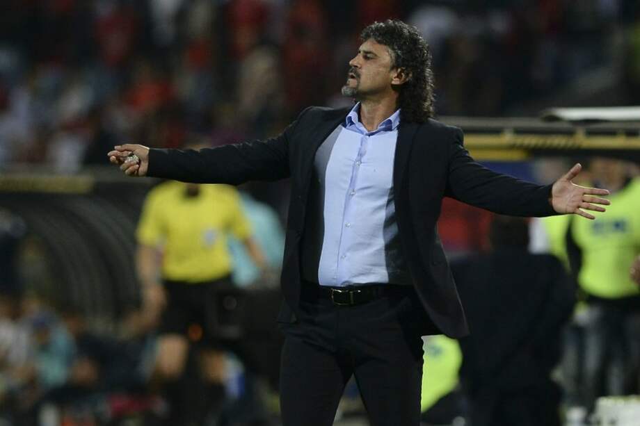Leonel Álvarez, técnico de Independiente Medellín. / AFP