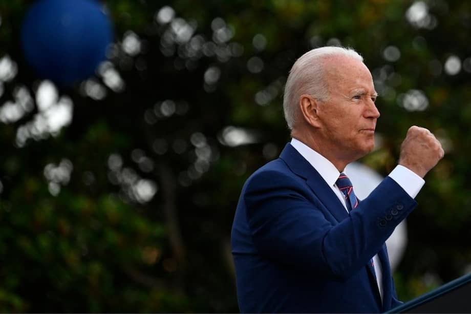 El presidente de Estados Unidos, Joe Biden, invitó a sus ciudadanos a vacunarse como un "acto de patriotismo".