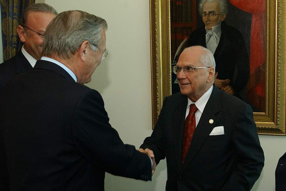 Bolaños también era un crítico del actual gobernante Daniel Ortega. Durante el estallido de la crisis sociopolítica de 2018, Bolaños recomendó a Ortega renunciar a la Presidencia, y en 2020 criticó al exguerrillero sandinista por su gestión de la pandemia, con la que no estaba de acuerdo.