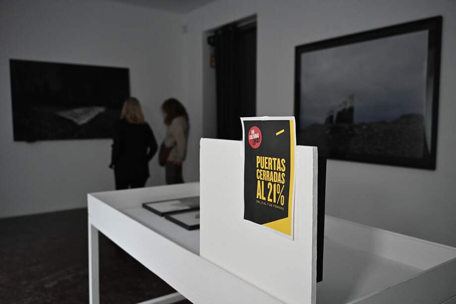 Galerías de arte de toda España amanecieron este cerradas y con un cartel que pide un "IVA cultural, ¡ya!".