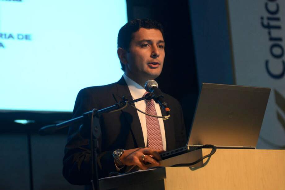 En 2015 el ministro de Hacienda, Mauricio Cárdenas, posesionó a Jorge Castaño Gutiérrez como superintendente encargado. / Foto: Superfinanciera