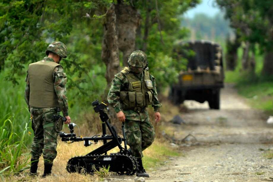 Desactivan explosivos ubicados a 50 metros de una escuela en Antioquia