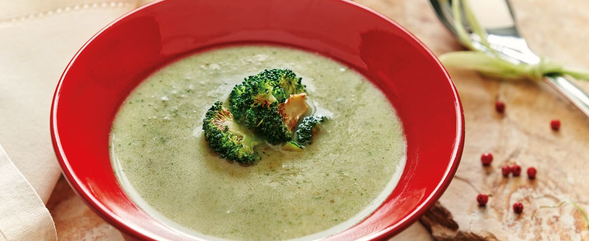 La mezcla de brócoli y espinaca de esta deliciosa crema, será vital para tu salud.