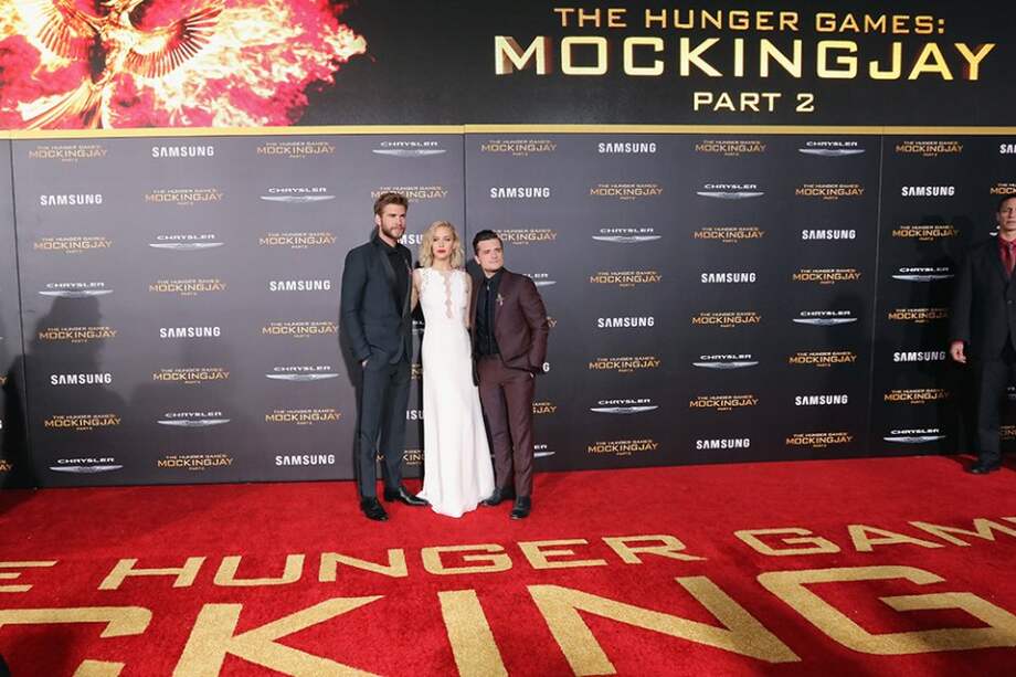 Los actores Liam Hemsworth, Jennifer Lawrence y Josh Hutcherson. / AFP