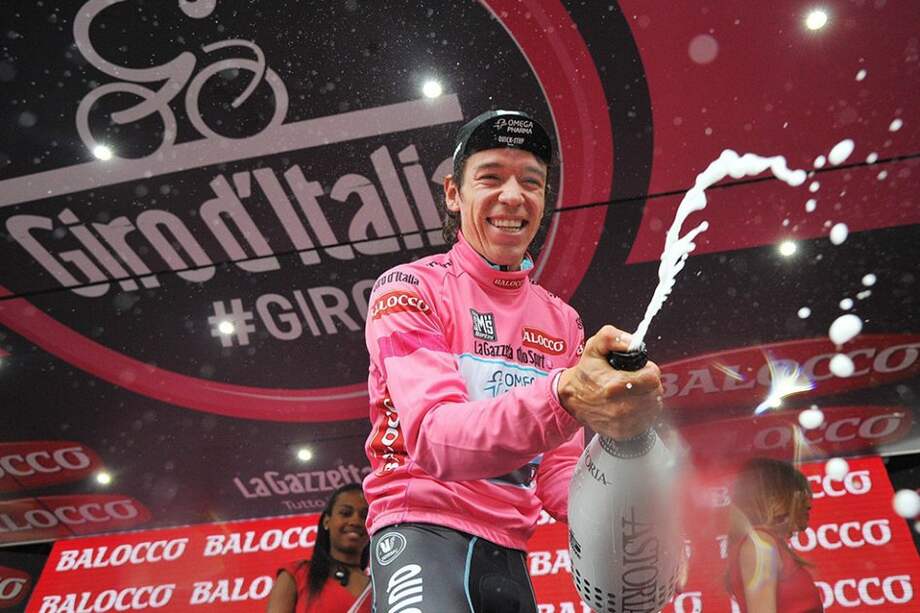 Rigoberto Urán, primer ciclista colombiano en vestir de rosa