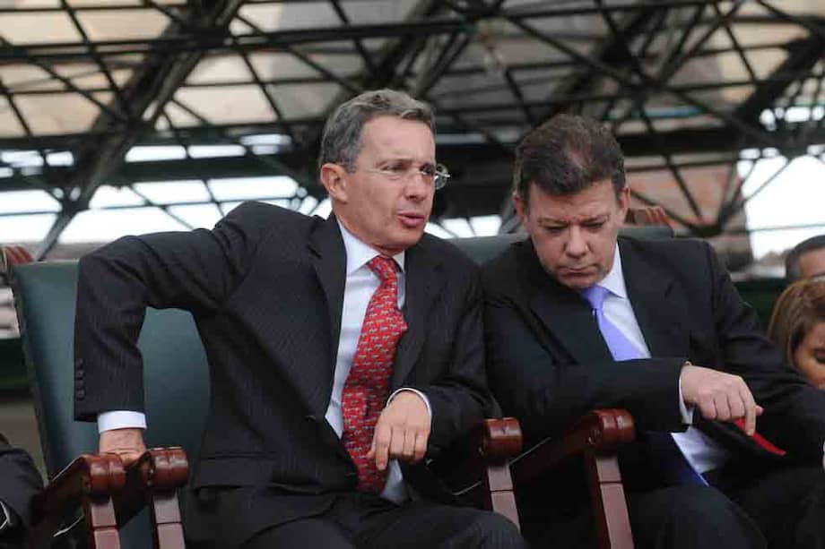 El expresidente Álvaro Uribe con quien fuera su ministro de Defensa, Juan Manuel Santos. / Archivo