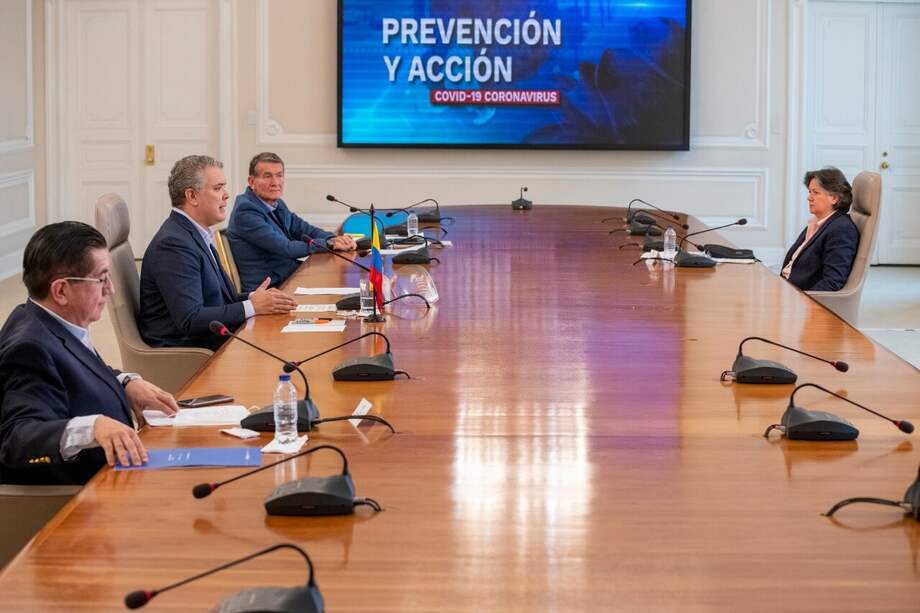 "Ninguna aerolínea está autorizada para vender tiquetes después del 11 de mayo": Duque