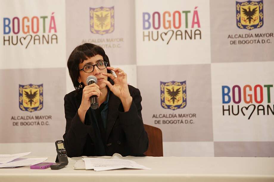 La secretaria Susana Muhamad en la rueda de prensa que dio ayer ante los medios de comunicación. / Alcaldía