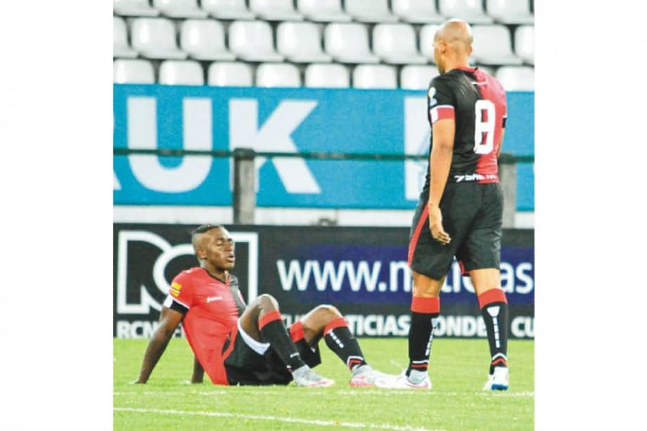 Algunos jugadores del Cúcuta Deportivo se lamentaron en la cancha de Palogrande, en Manizales. / Cortesía “La Patria”
