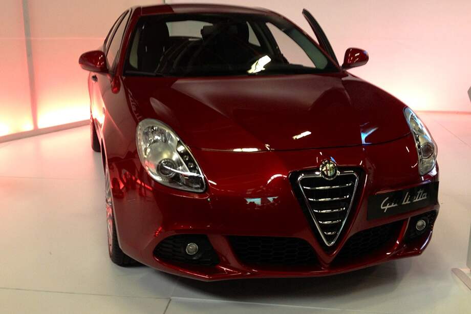 Alfa Romeo estrena tres modelos en Bogotá