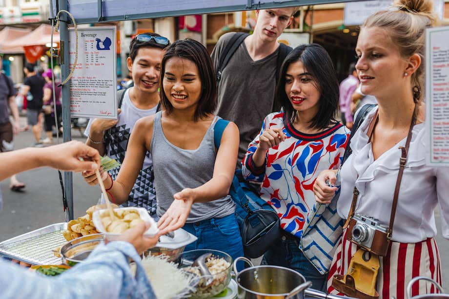 Booking.com, en su décima investigación anual sobre sostenibilidad, revela cómo las actitudes de los viajeros frente al impacto social y ecológico de sus decisiones han evolucionado