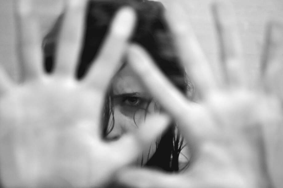 La violencia en el delito de acceso carnal violento puedes ser física o psicológica. / iStock