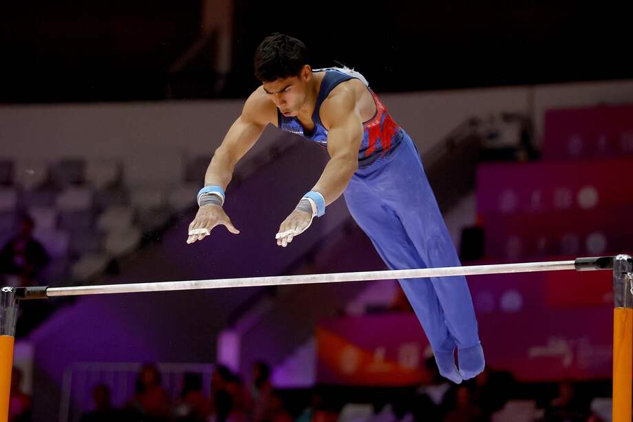 Ángel Barajas, en la prueba de barra fija.