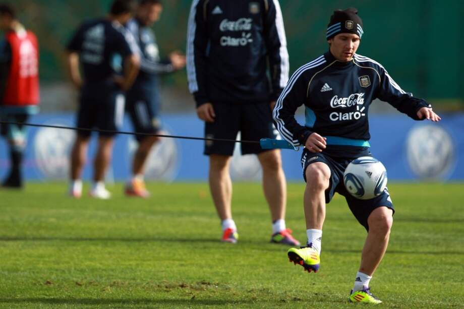 Aunque Messi se recuperó de la lesión, su exclusión se da por la inactividad. Foto: EFE