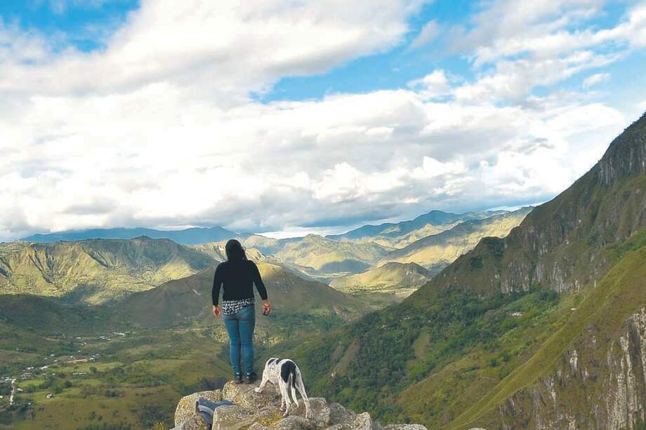 La Pirámide es la cima de una montaña, a 15 minutos del municipio de Inzá, desde donde se observa el Macizo Colombiano. / Cristian Garavito