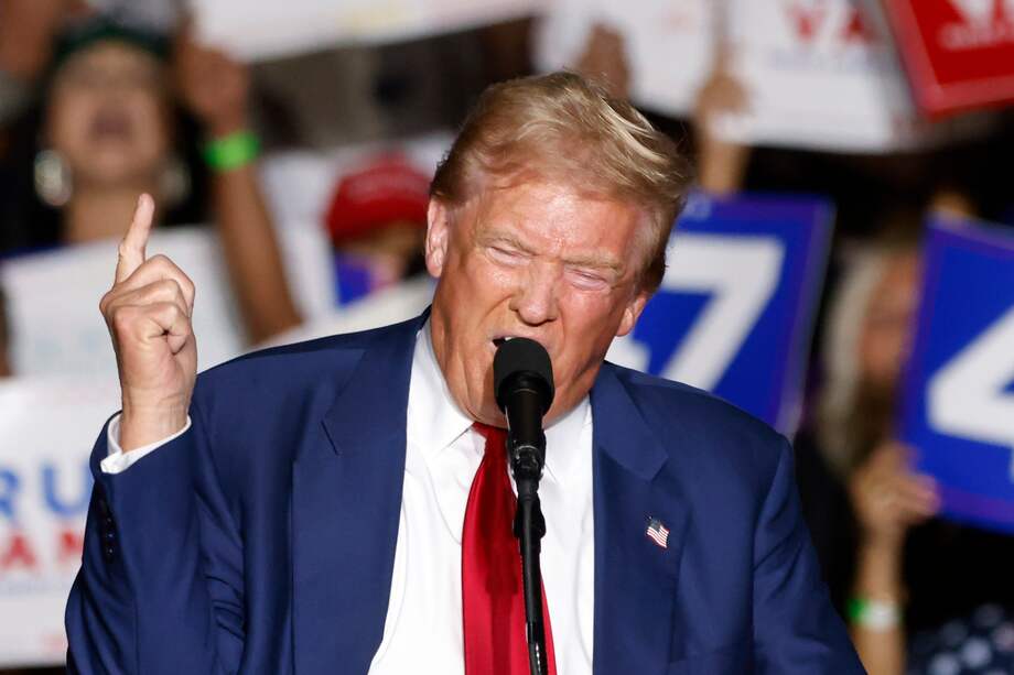 El expresidente y candidato republicano a la presidencia de EE. UU., Donald Trump, encabeza un acto de campaña en Las Vegas este viernes. EFE/ Bizuayehu Tesfaye