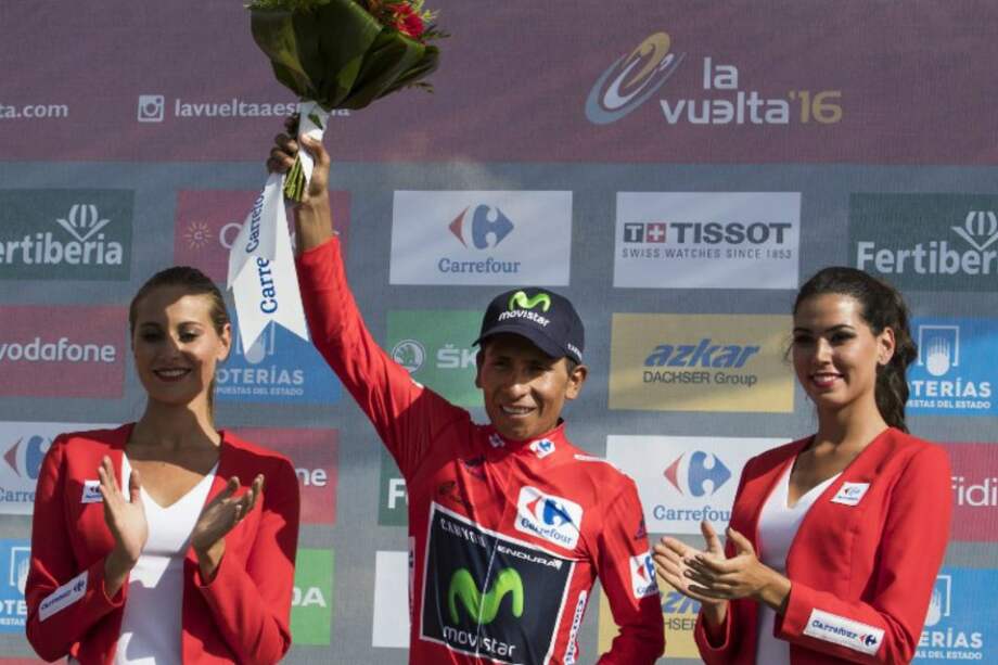 El colombiano Nairo Quintana con la camiseta roja que lo acredita como líder de la Vuelta a España. / AFP