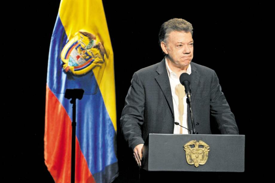 Santos resta importancia a los reclamos de Gaviria y Uribe por supuesta intervención en política