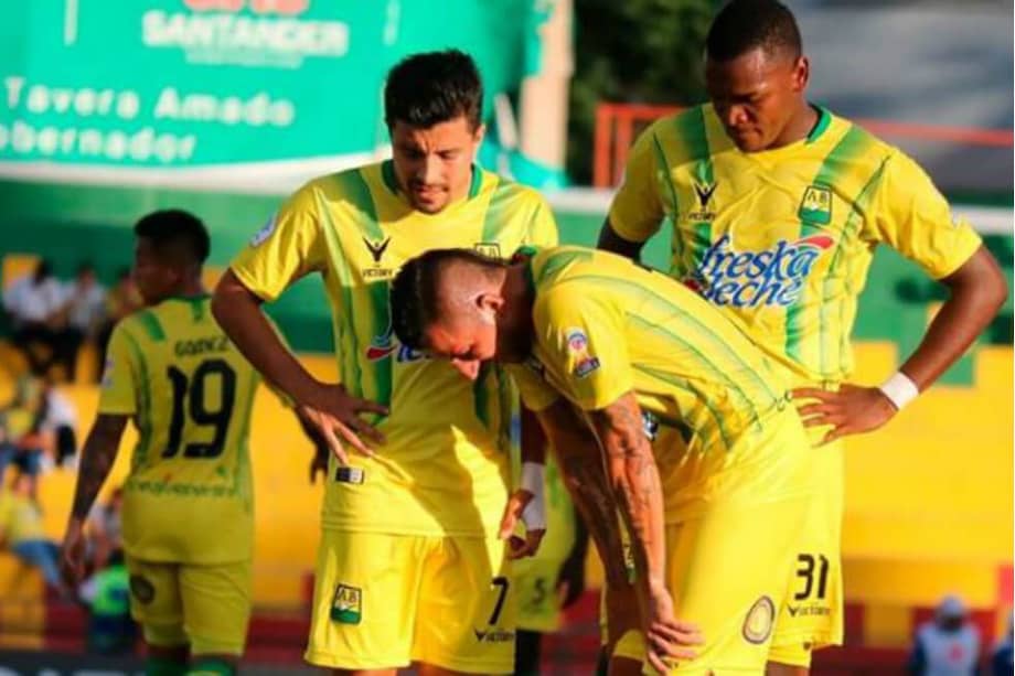 Bucaramanga perdió este sábado 3-2 ante Envigado. / Instagram: bucaramangaoficial