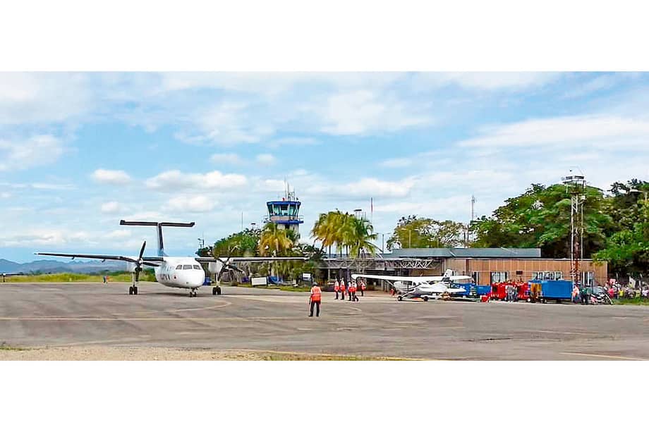 En esta pista del Aeropuerto Nacional Perales se hicieron las competencias automovilísticas, autorizadas por un funcionario público. / Archivo particular