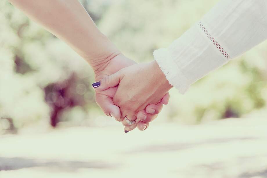 "Esa noche se convirtió en el más fiel testigo de un nuevo idilio, raro, rarísimo, censurado por casi todos, pero con una varita mágica que tiene mi vida hechizada de placer y felicidad".