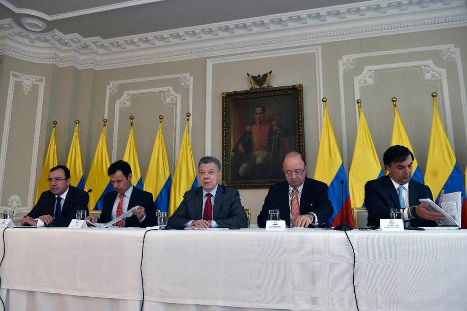 La Comisión Nacional de Garantías Electorales, encabezada por el presidente Juan Manuel Santos, pidió evitar propagandas violentas. / SIG