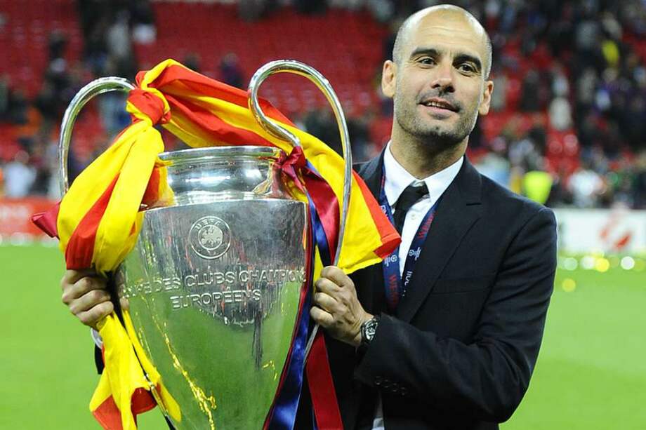 Pep Guardiola, con la Champions League que ganó su Barcelona en 2011, en Wembley, contra Manchester United. / AFP