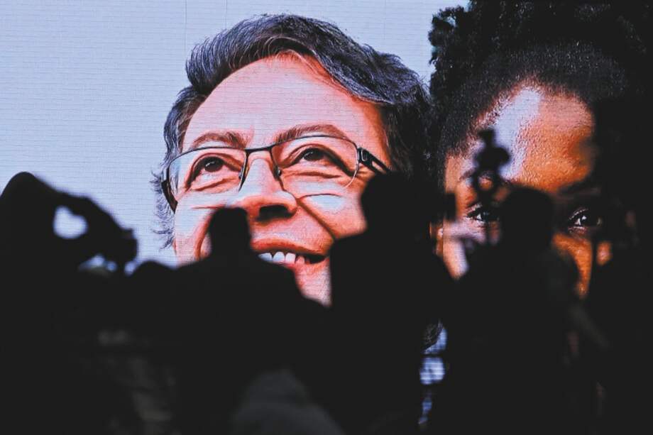 "Para Petro, tanto el turismo de naturaleza, como el comunitario, cultural, de salud y científico, entre otros, serán pieza clave en su gobierno y, por lo consiguiente, midiendo sus repercusiones y en línea con la Organización Mundial de Turismo (OMT), se recuperarían e impulsarían durante su mandato, no solo para generar bienestar social local, sino económico. La idea que esboza el presidente electo es integrar a las comunidades en proyectos turísticos relacionados con estas modalidades, para impulsarlas y convertirlas en fuentes dinámicas de divisas, con bajo impacto negativo en la balanza de pagos" - Gonzalo Silva.