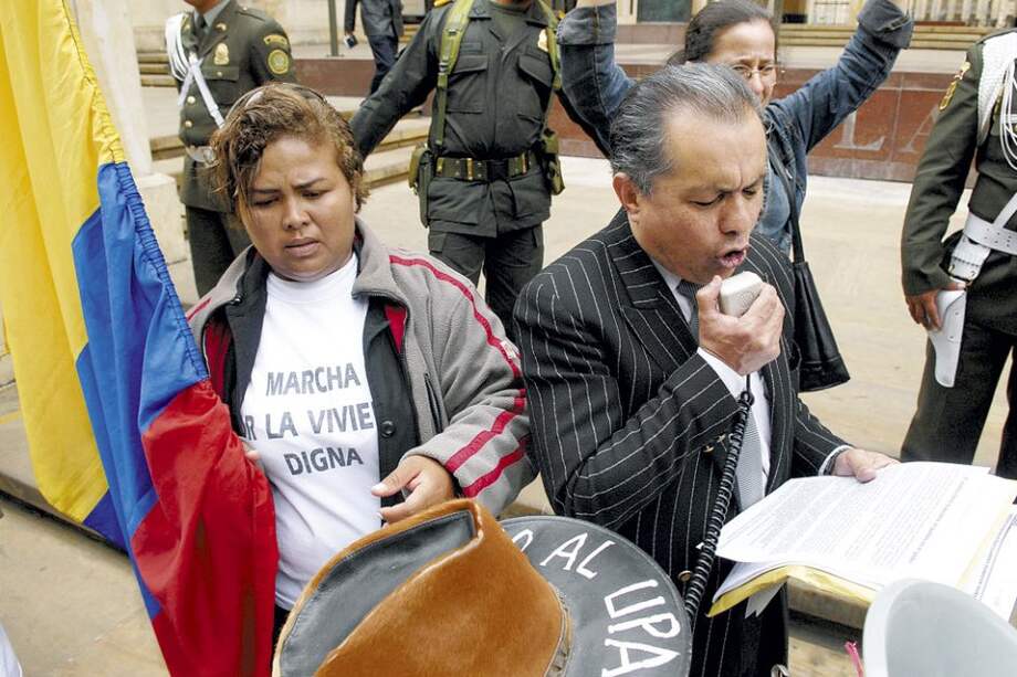 Víctimas del Upac protestan frente al Palacio de Justicia, en el centro de Bogotá. / Archivo