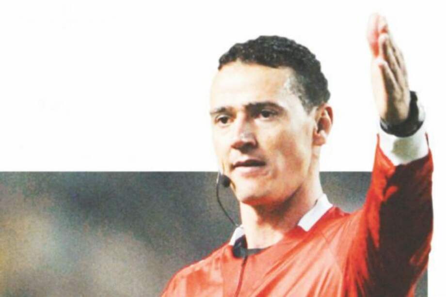 El árbitro Wílmer Roldán es considerado uno de los mejores del mundo. / AFP