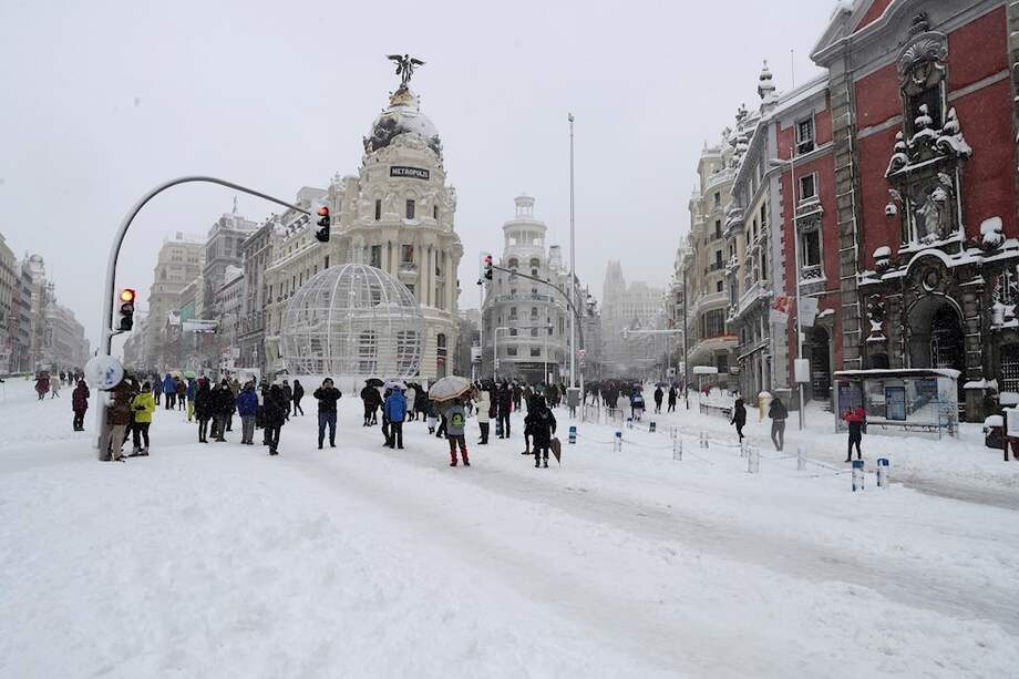 Nieve en Madrid, este sábado en el que la península sigue afectada por el temporal Filomena que deja grandes nevadas y temperaturas más bajas de lo habitual que bajarán drásticamente los próximos días.