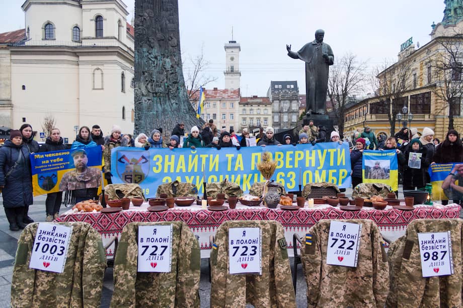 Los ucranianos celebran su tercera Navidad desde la invasión rusa a gran escala, en medio de ataques contra zonas residenciales y la infraestructura energética.
