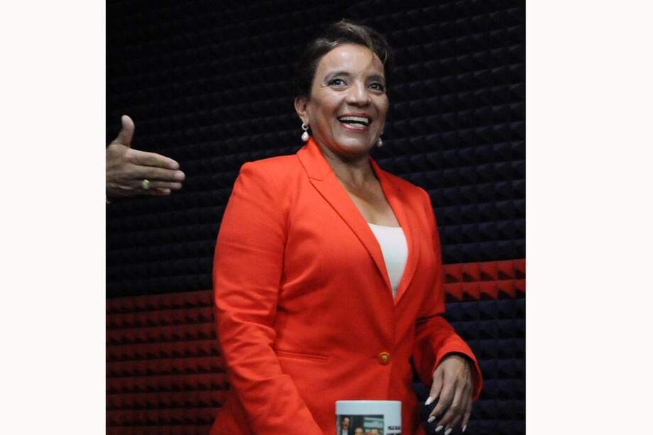 En un país con tantas expectativas puestas en su nueva mandataria, lo complejo recién comienza. / Foto: Orlando Sierra (AFP)