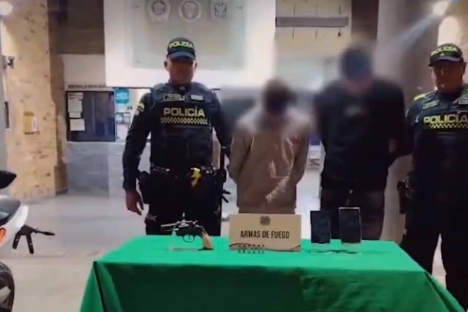Dos hombres fueron detenidos con un revólver y una moto sin placa; uno de ellos ya había sido capturado días antes.
