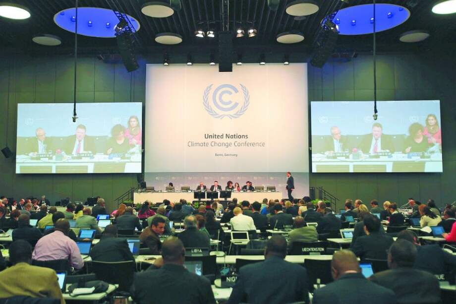 Delegados de los 195 países debatieron en Bonn el borrador del acuerdo que será discutido en París desde el 30 de noviembre. / EFE