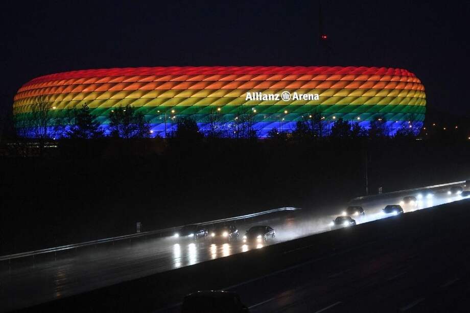 Los clubes de Berlín, Wolfsburgo, Augsburgo, Frankfurt y Colonia planean iluminar con la bandera LGBTI sus estadios durante el partido contra Hungría.
