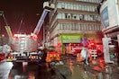 Damnificados por incendio en el centro de Bogotá culpan a las obras del Metro