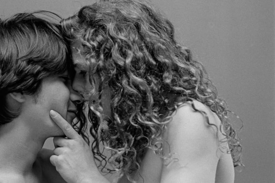 Las caricias, el primer paso para revivir el deseo sexual