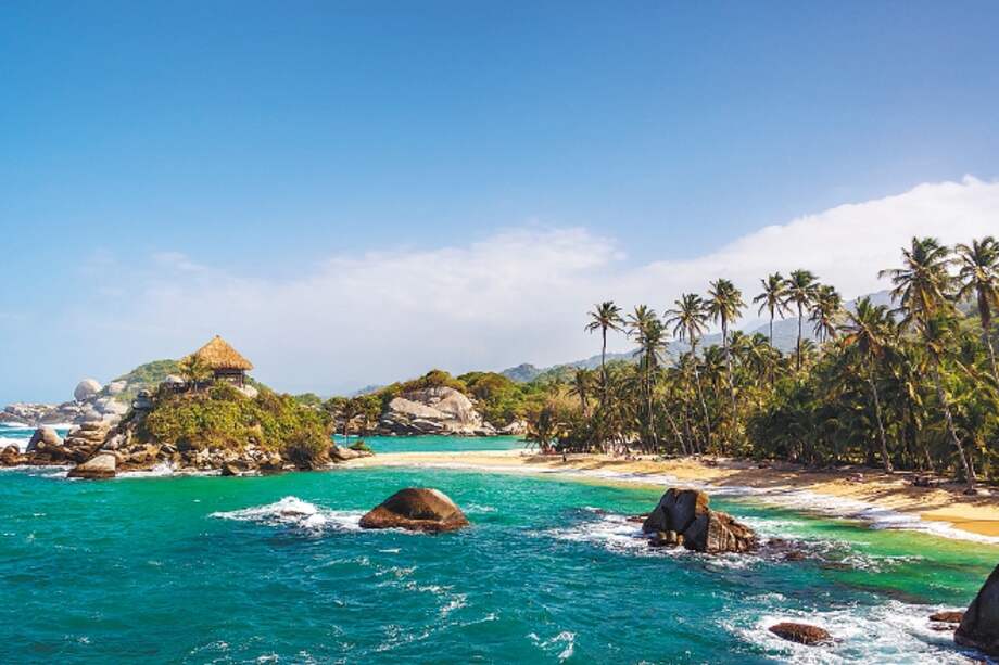 El Parque Nacional Natural Tayrona es uno de los más visitados por colombianos y extranjeros. Por eso mismo, tenga en cuenta que este parque tiene unas tarifas de ingreso diferentes que varían también de acuerdo a la temporada del año.