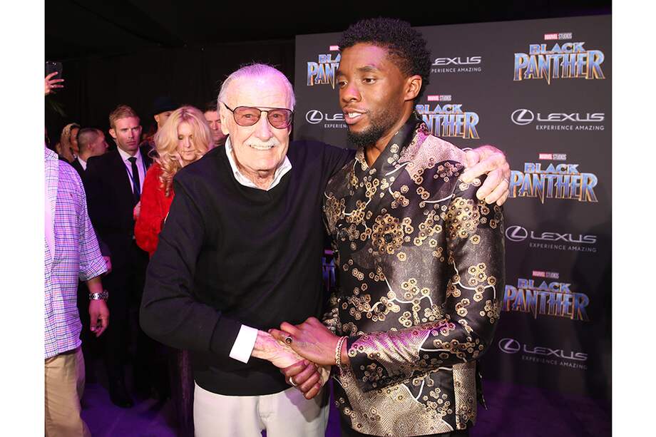 Stan Lee y Chadwick Boseman, protagonista de "Pantera Negra" en el estreno del filme en Los Ángeles, el pasado 29 de enero de 2018. / AFP