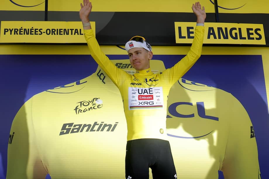El ciclista esloveno Tadej Pogacar del UAE Team Emirates XRG celebra su podio y liderato en la clasificación general del Tour de Francia 2026tras la tercera etapa este lunes 6 de julio.
